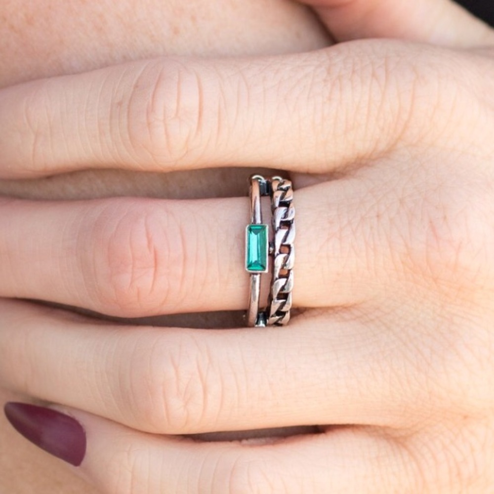 NWT, Paparazzi Green Rhinestone Silver Chain Ring